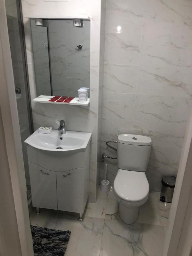 Tudor Apartment Brăila Eksteriør bilde