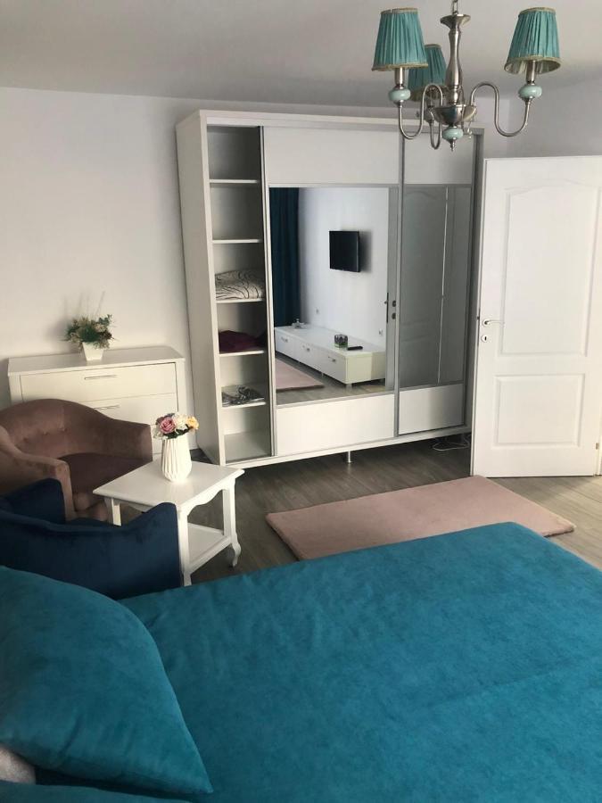 Tudor Apartment Brăila Eksteriør bilde