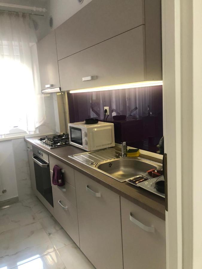 Tudor Apartment Brăila Eksteriør bilde